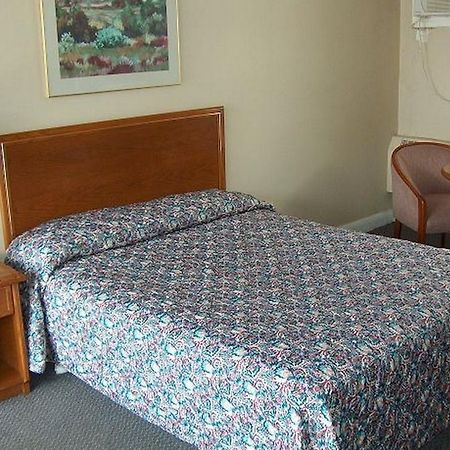 Barrie Motel Екстериор снимка