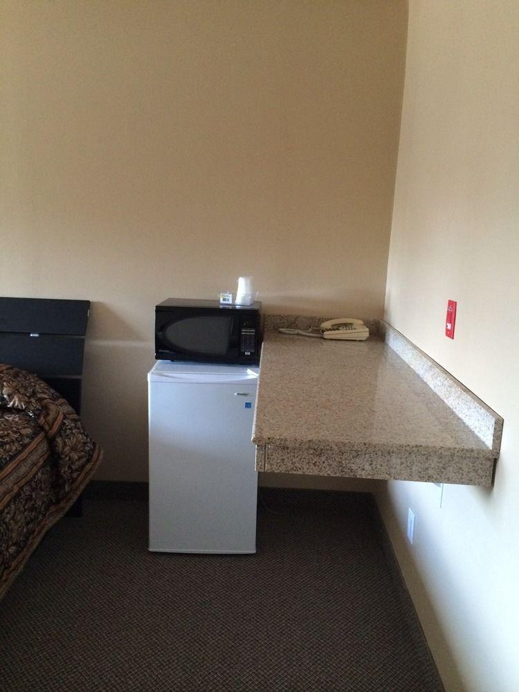 Barrie Motel Екстериор снимка